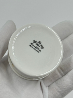 Миниатюрная шкатулка с цветами