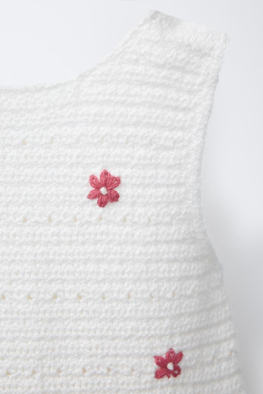 ZARA ТРИКОТАЖНЫЙ КОМБИНЕЗОН С ЦВЕТОЧНОЙ ВЫШИВКОЙ, ЭКРЮ