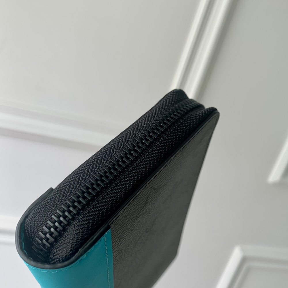 Louis Vuitton Zippy Vertical Wallet