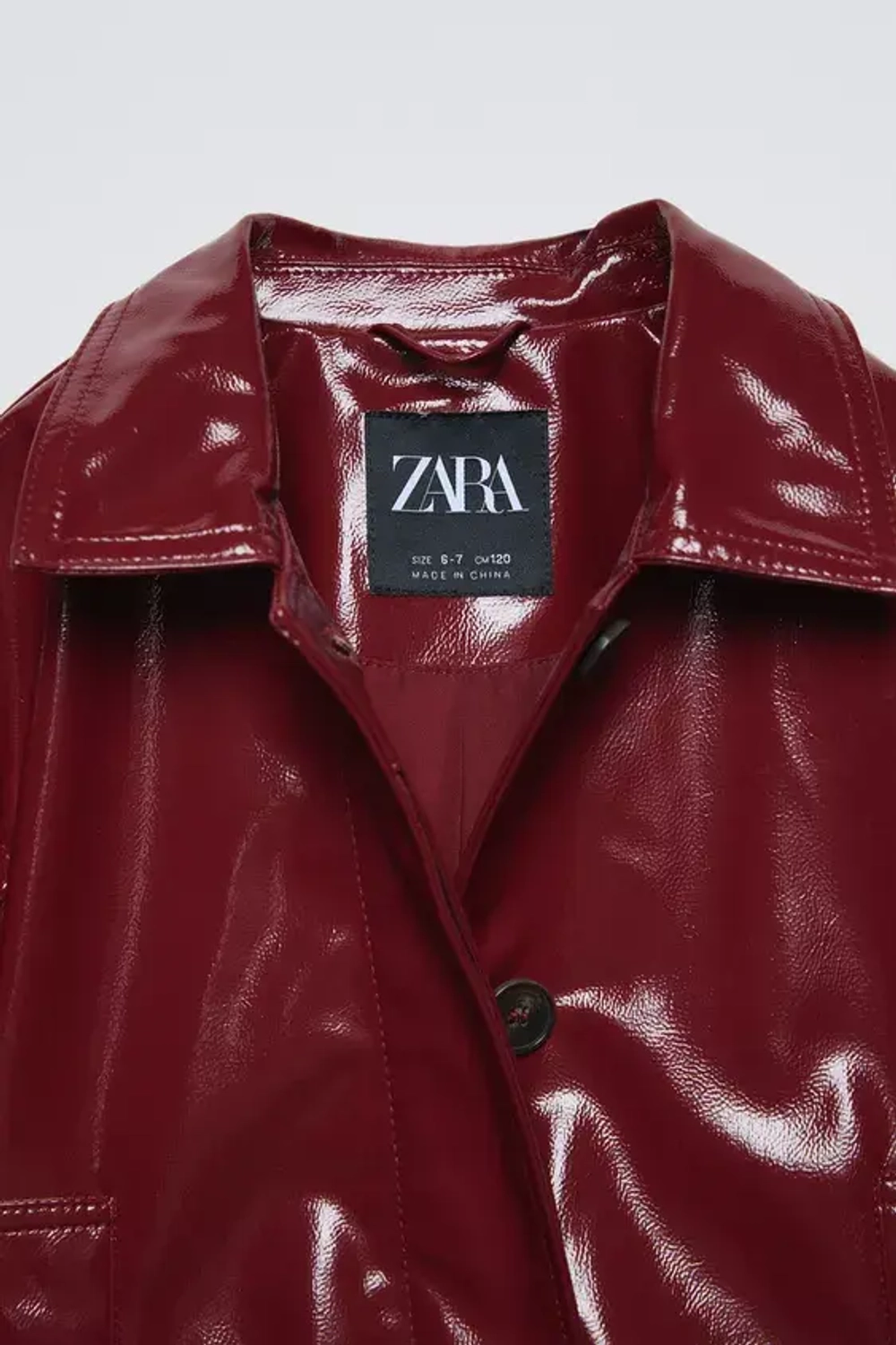 ZARA КУРТКА ИЗ ИСКУССТВЕННОЙ ЛАКИРОВАННОЙ КОЖИ, ЦВЕТ БУРГУНДСКОГО ВИНА