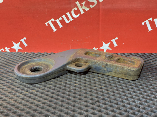 Кронштейн амортизатора нижний левый