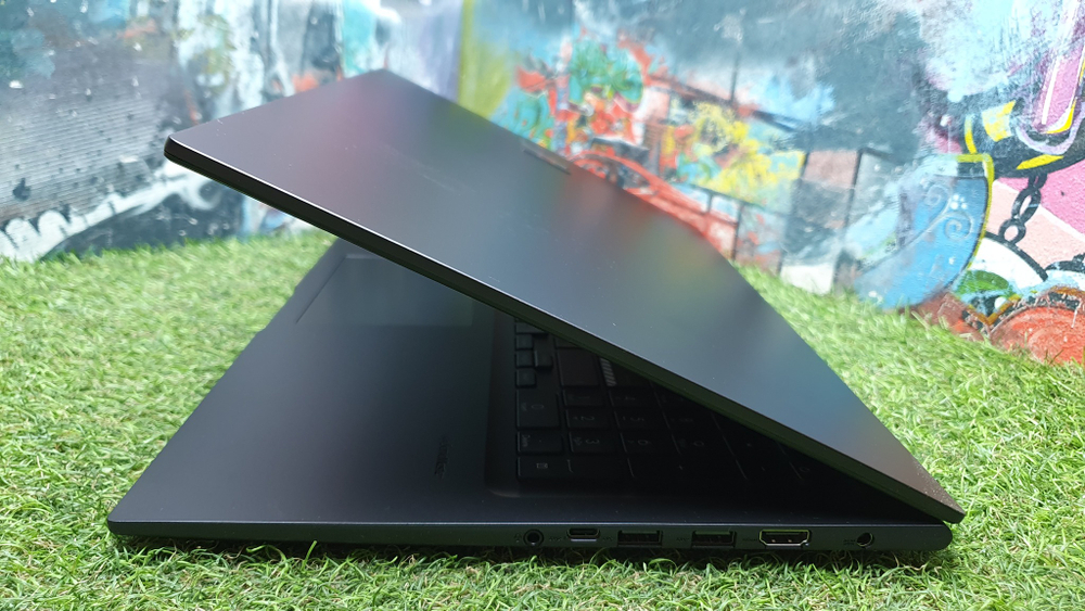 Ноутбук ASUS Ryzen 7/16Gb/FHD/VivoBook 17X M3704Y M3704YA-AU052/Windows 10