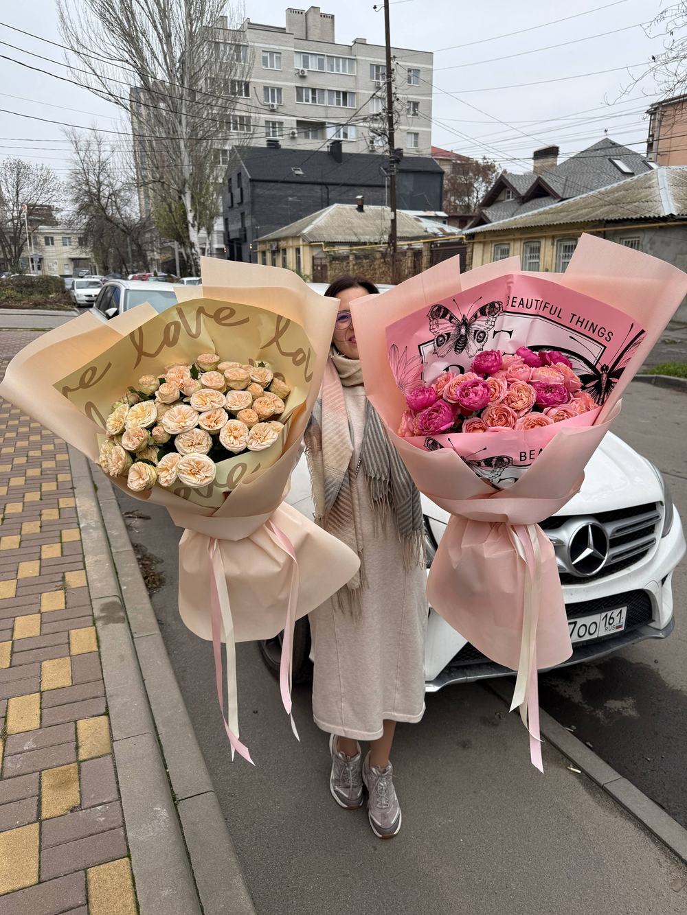 Букет пионовидных кустовых роз