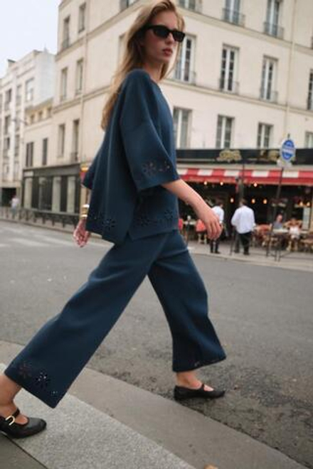 ZARA ТРИКОТАЖНЫЕ БРЮКИ С АЖУРНОЙ ВЫШИВКОЙ, СИНИЙ