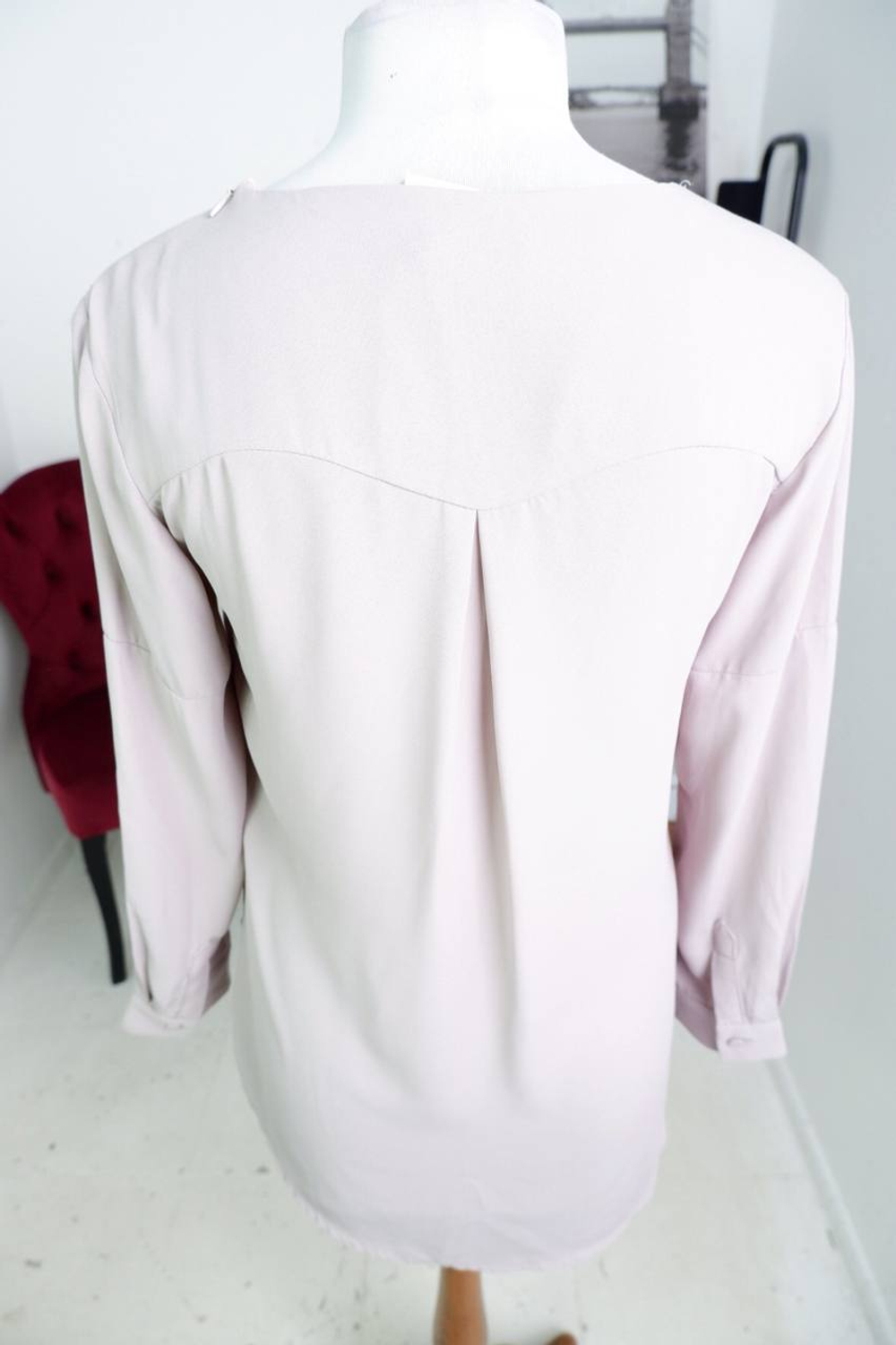 Блузка Monoroom приятная к телу, визуально на 46 размер