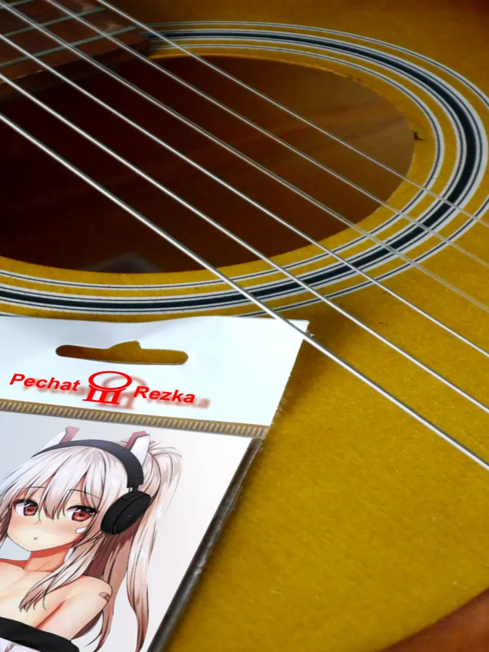 Стикер - Аниме девушка в наушниках