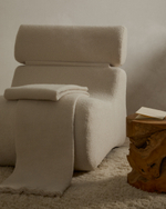 Club Кресло цвета экрю из ткани букле