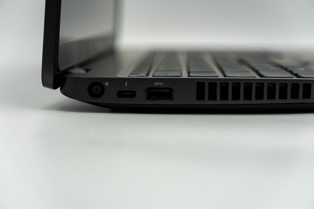 Ноутбук Dell Precision 3541 ( i7-9850H / Quadro P620 )