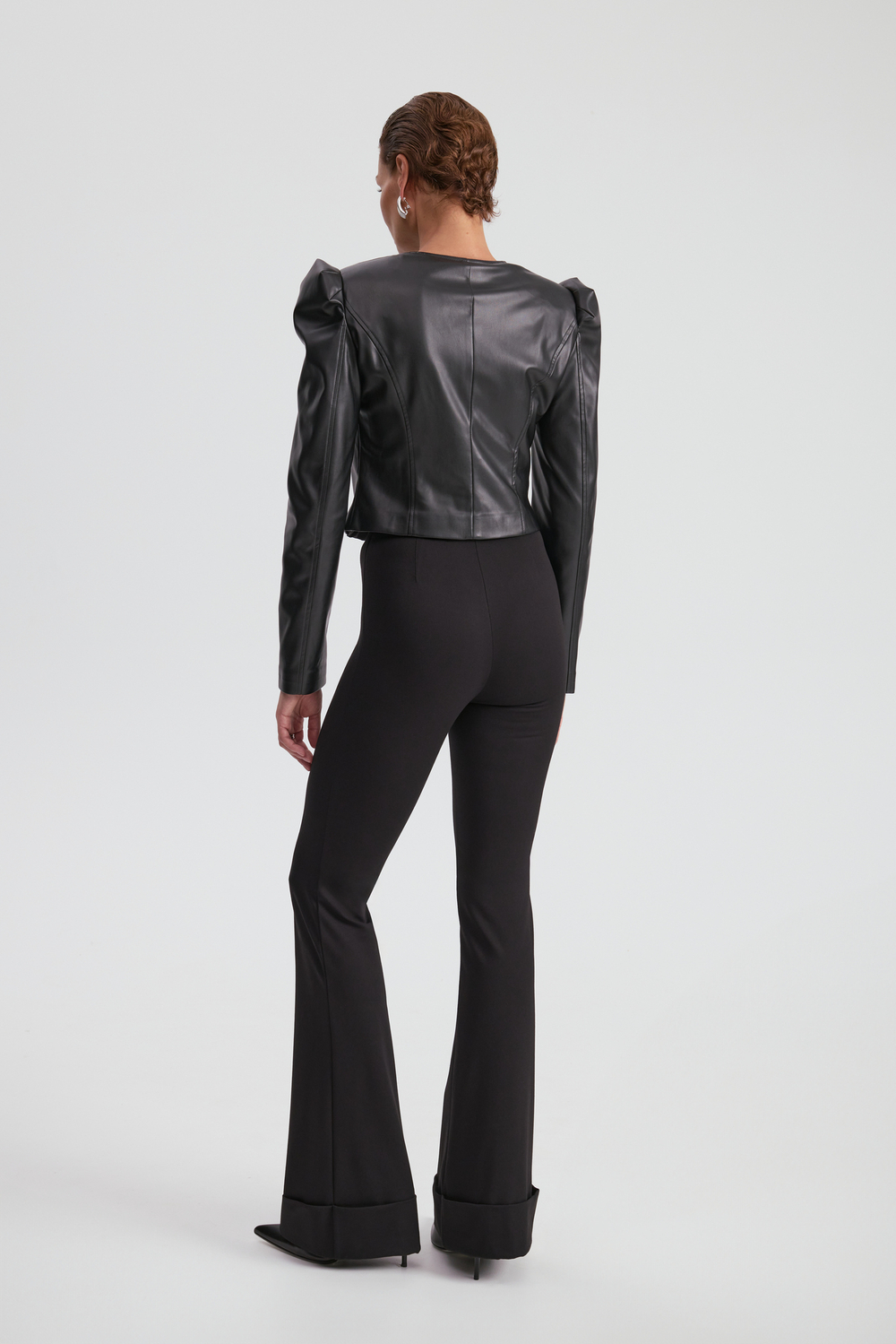 Жакет укор. экокожа акцент плечи