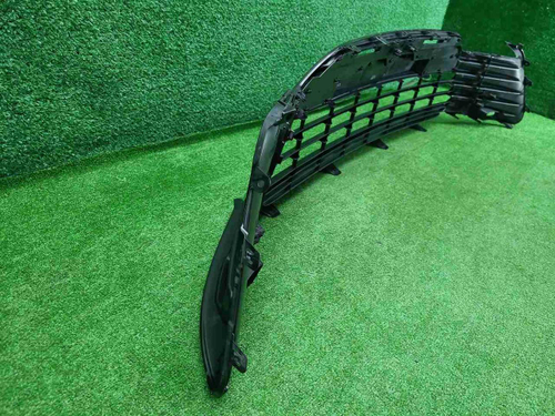 Решетка переднего бампера Toyota Camry XV70 20-24