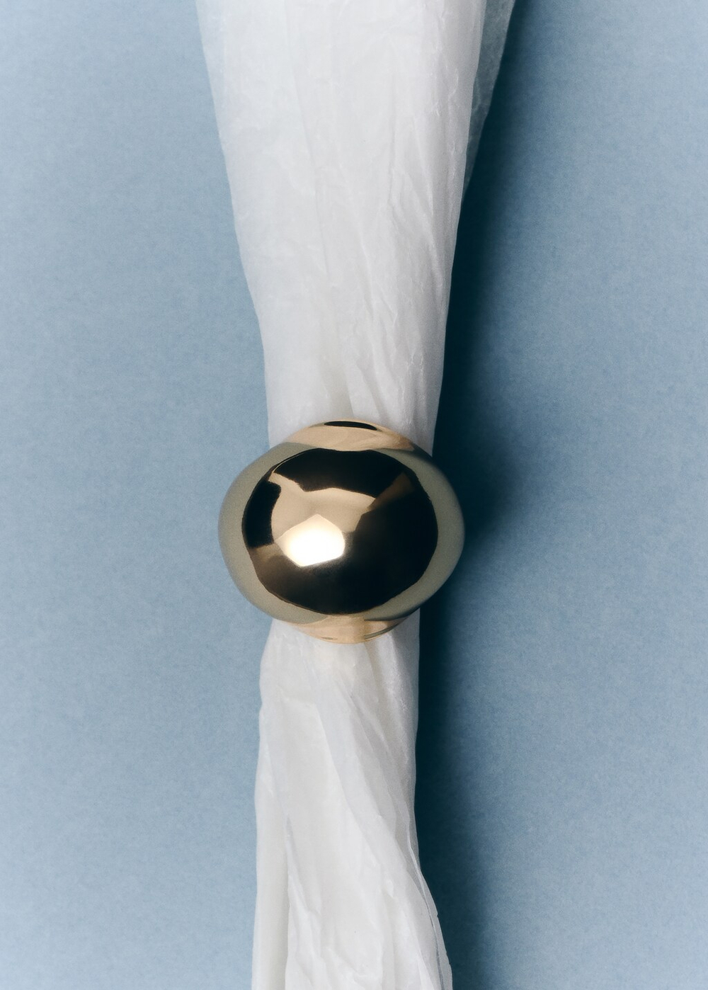 Объемное металлическое кольцо