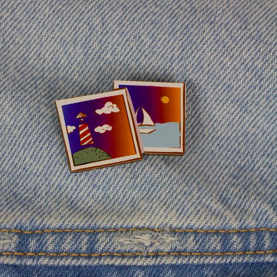 Деревянный значок. Открытки тоже