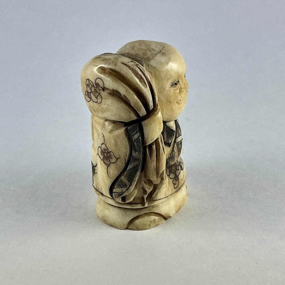 Статуэтка нэцкэ Мальчик с мешком волшебного риса