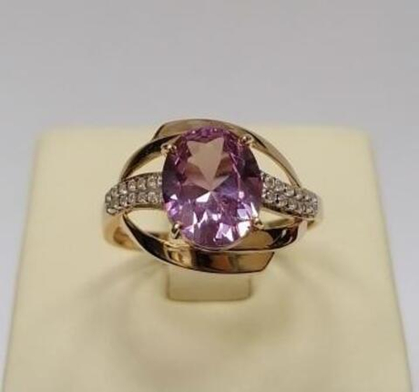 Кольцо из золота с александритом