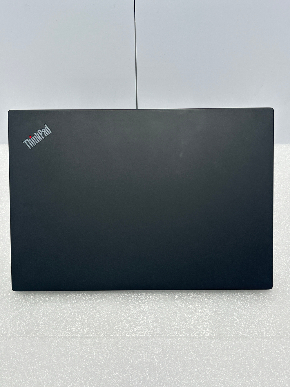 Ноутбук Lenovo T14 GEN2 (20W1S5YH1V) 14''/Intel Core i5 1145G7/RAM 8GB/SSD 256GB/Intel Iris Xe Graphics/1920x1080 IPS/Windows 11/Подсветка кл-ры: нет/Цвет: Чёрный. Состояние: Уценка/большие следы на матрице от клавиатуры/потертости на клавиатуре