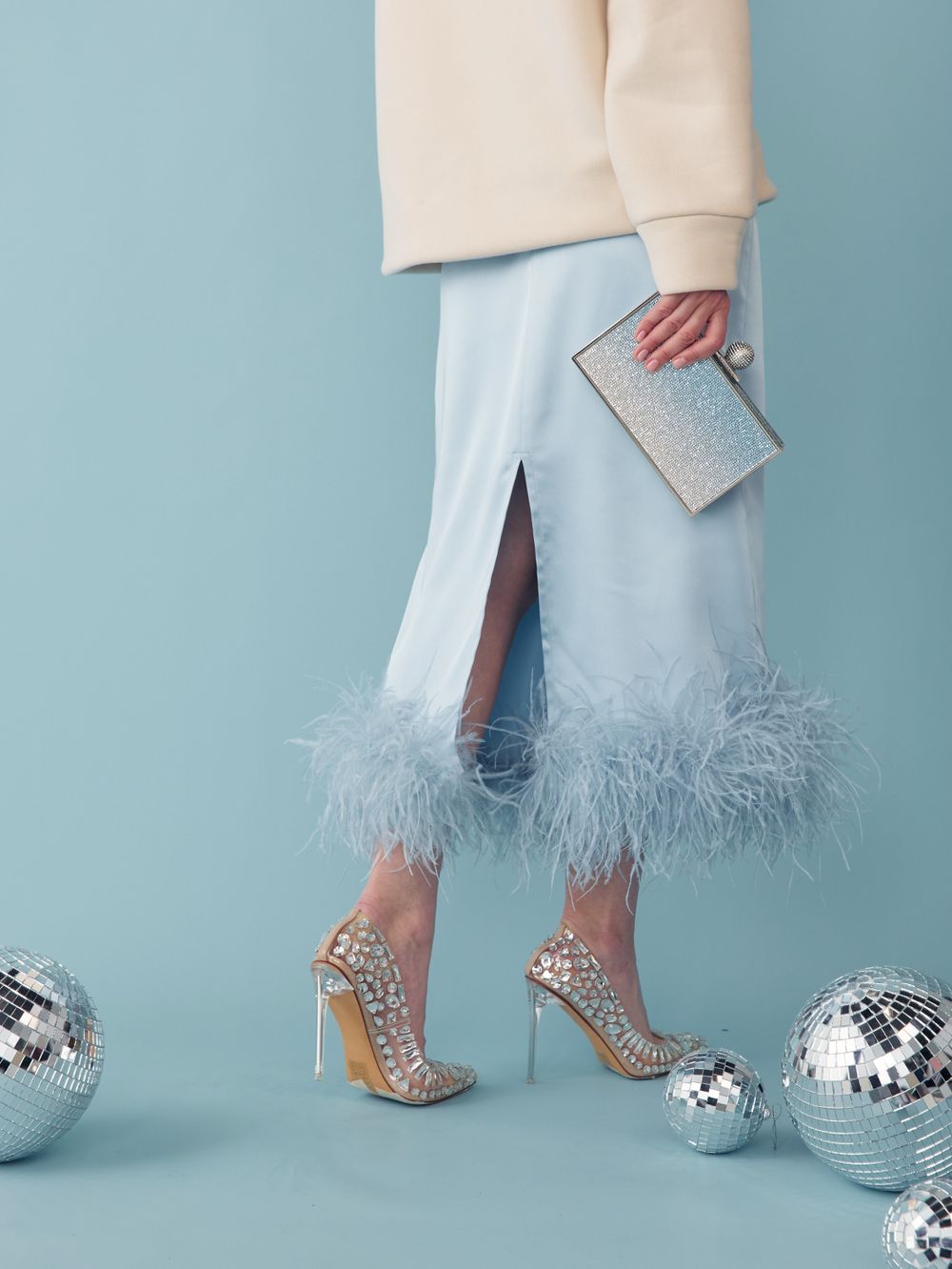 ЮБКА САТИНОВАЯ С ПЕРЬЯМИ L.BLUE