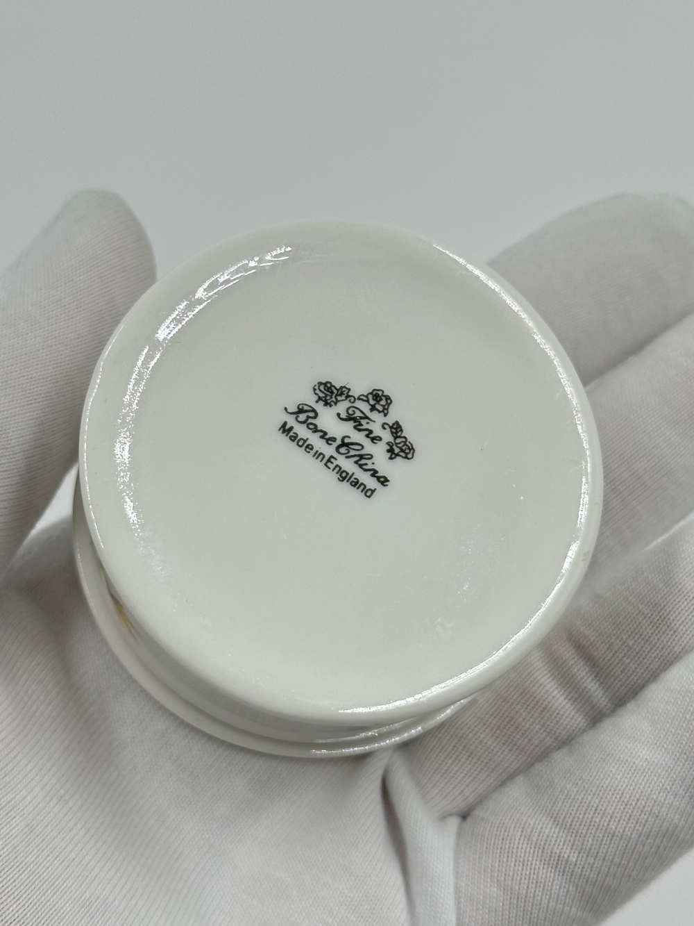 Миниатюрная шкатулка с цветами