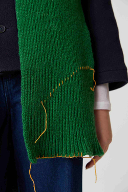 Шарф зелёный "ВСЁ ТУТ" УСТА К УСТАМ + "Полторы комнаты"