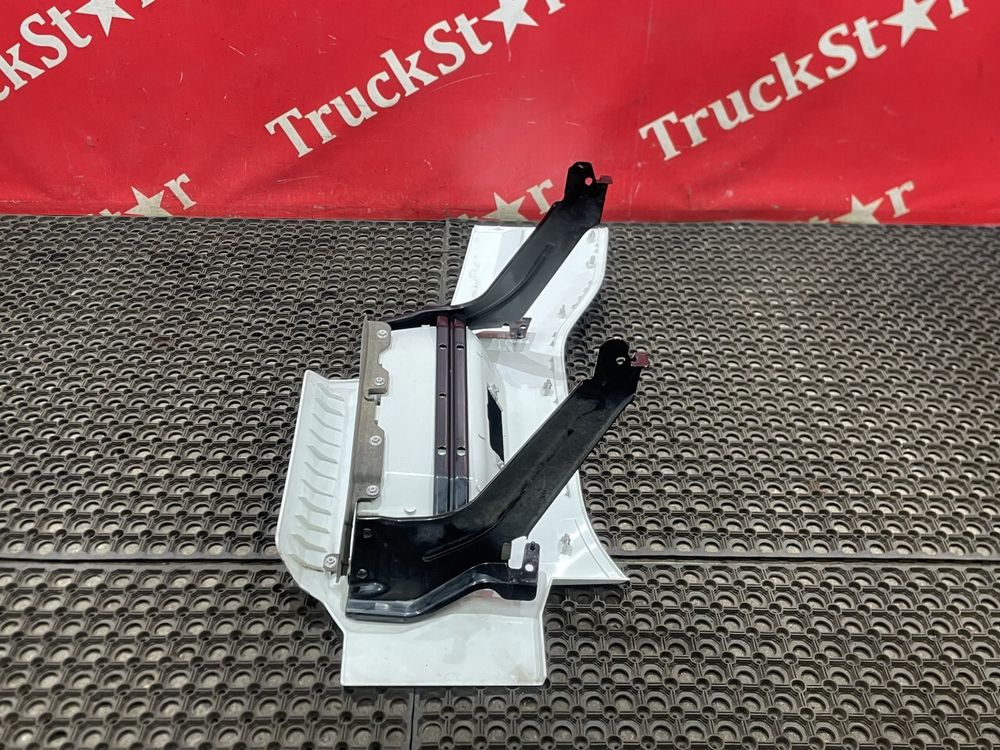 Корпус подножки левый 2023г.