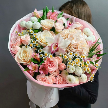 Авторский букет в нежной гамме
