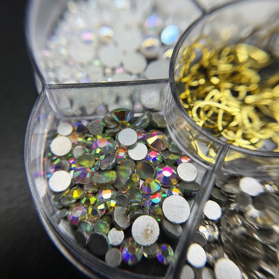 Украшения  для ногтей mix стразы и бульонки