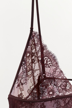 ZARA КОМБИНИРОВАННОЕ МИНИ-ПЛАТЬЕ С КРУЖЕВОМ, ТЕМНО-БОРДОВЫЙ