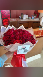 Букет из 57 Алых Роз