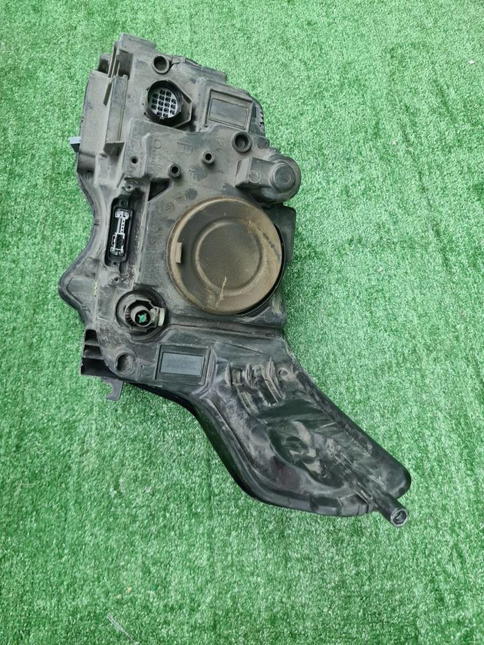 Битая Фара правая Range Rover Vogue 4 12-17 ксенон