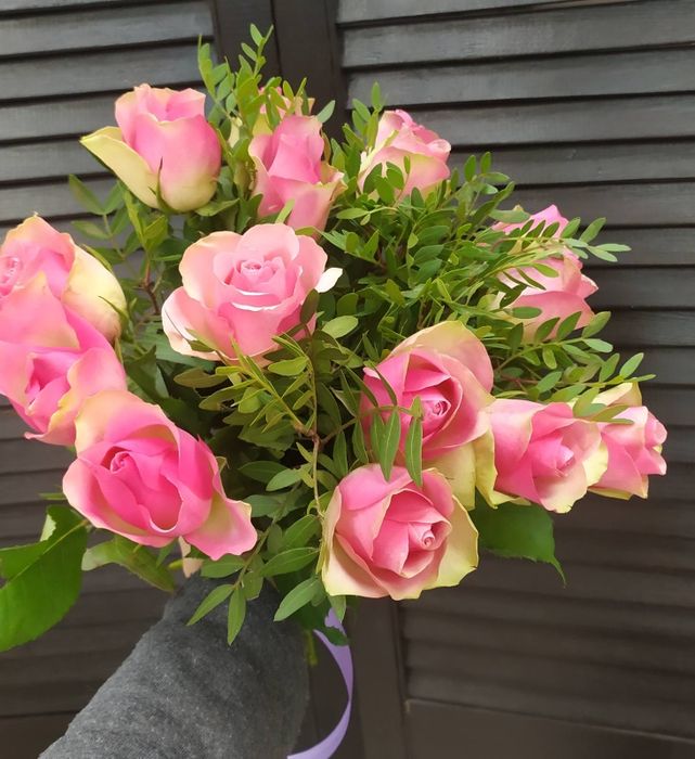 Букет из 15 роз 40 см с зеленью ( цвет на роз на выбор ) #1433