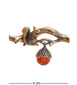 AM-3419 Брошь «Белочка с желудями « (латунь, янтарь)