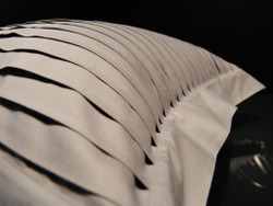 Наволочка 50х75 Christian Fischbacher Luxury Nights Pleats 701 коричневая Швейцария фрагмент