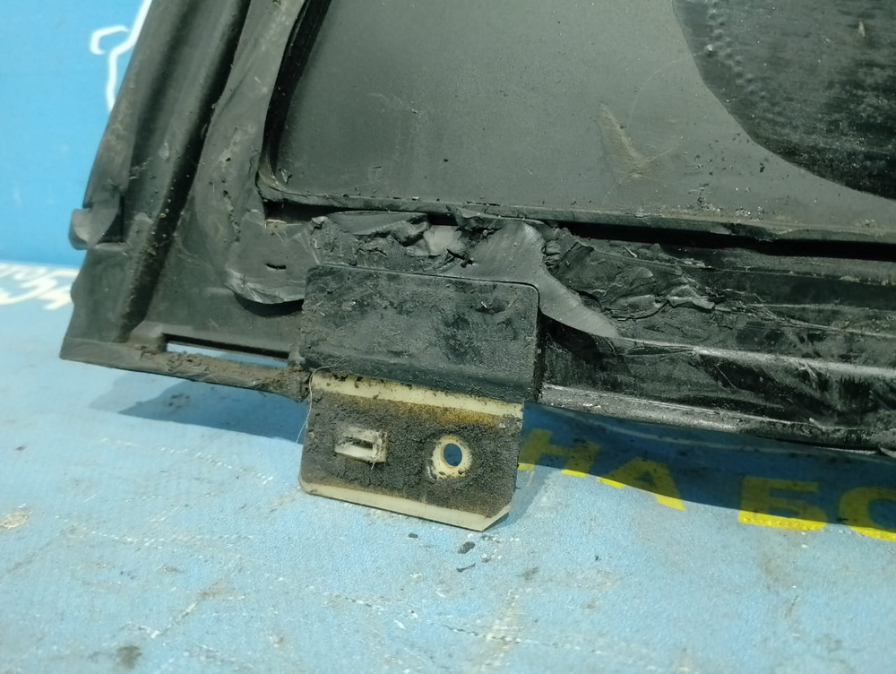 Стекло багажника левое MITSUBISHI CHARIOT 1991-1997