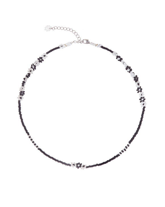 Колье-бисер черное, белые цветы