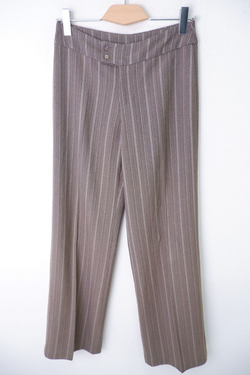Брюки бежевые в полоску 46 размер