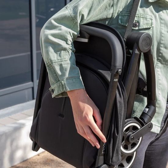 Прогулочная коляска JOOLZ AER+ 2023 Mighty green (с бампером и подстаканником)