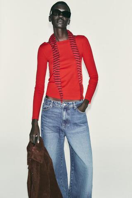 ZARA ХЛОПКОВАЯ ФУТБОЛКА С ВЫРЕЗОМ ЛОДОЧКОЙ, КРАСНЫЙ