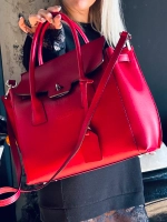 Женская форматная сумка из натуральной толстой кожи цвета красный рубин