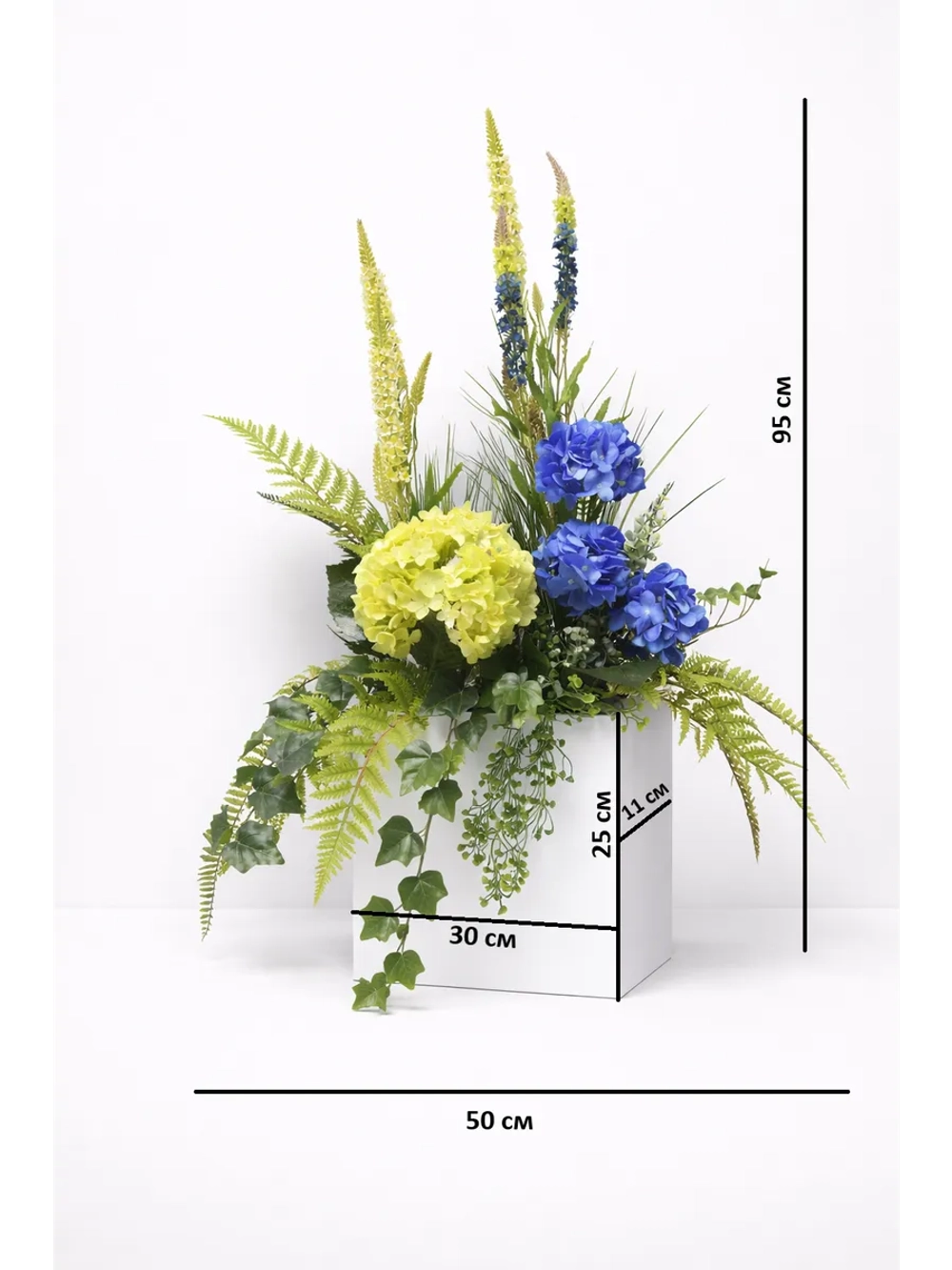Напольная композиция из искусственных растений и цветов