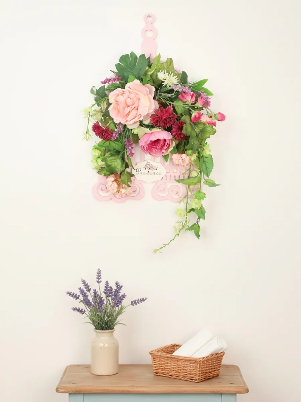 Композиция настенная с искусственными цветами
