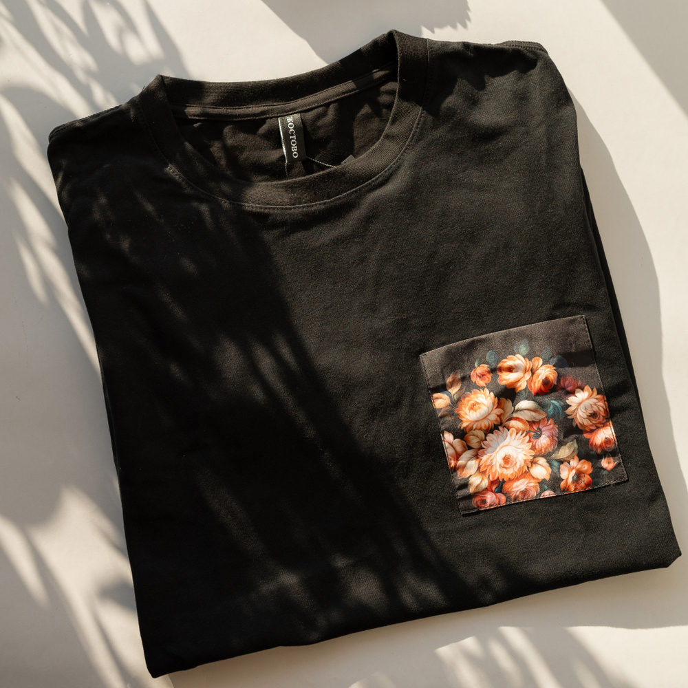 Футболка с карманом черная