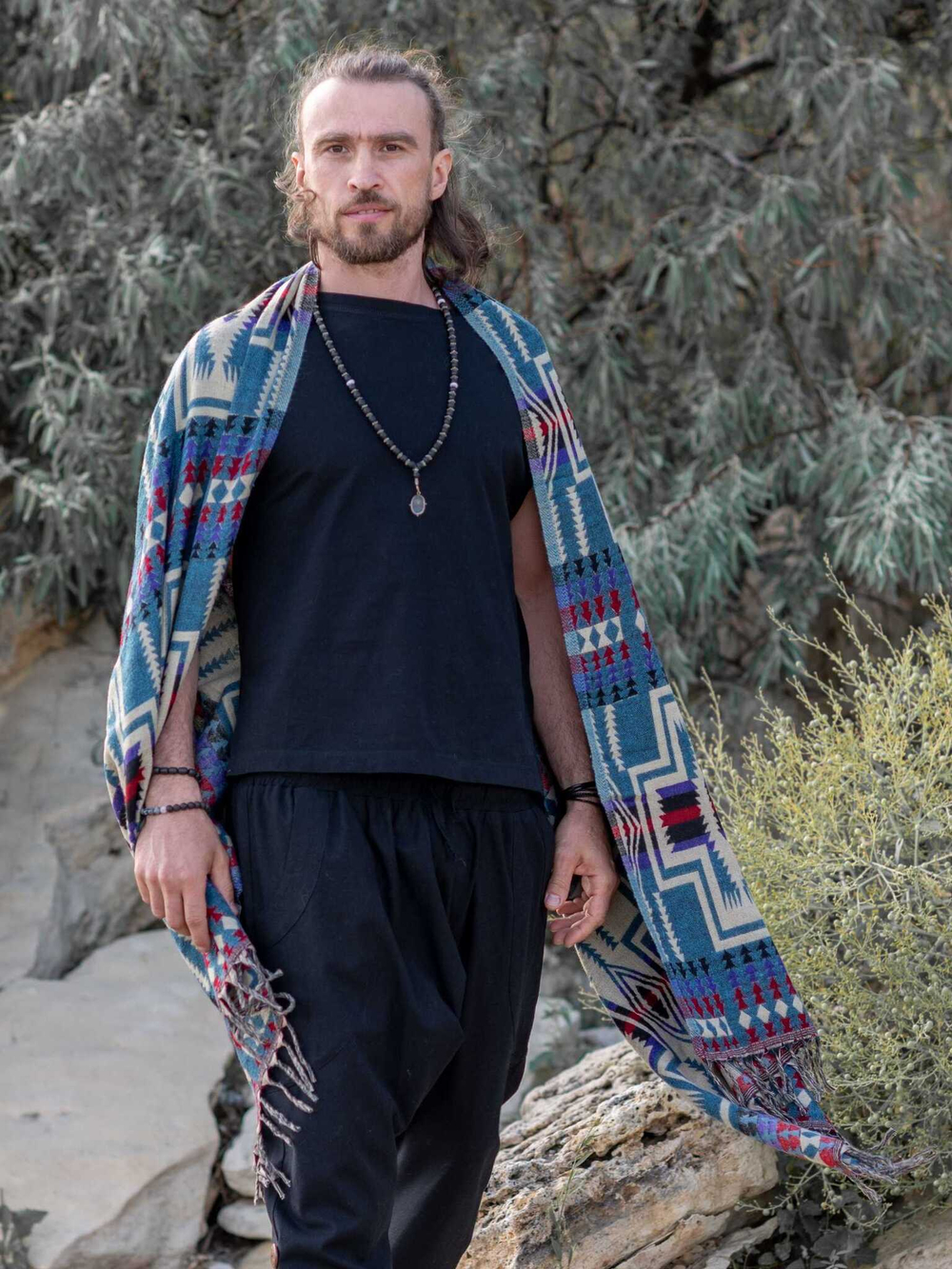 Палантин теплый с орнаментом Навахо