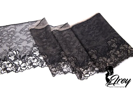 05-123 Вышивка на неэл. сетке 18 см, черный (левая)