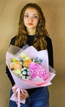 Шикарный стильный букет из розовой гортензии ,пионовидной розы и сантини. (408) Школьная коллекция.