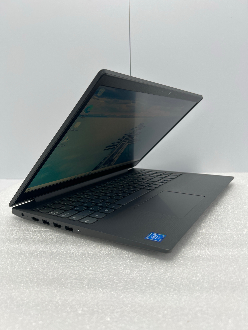 Ноутбук Lenovo V15 IGL 15.6"/Intel Pentium Silver N5030/RAM 4GB/SSD 256GB/Intel UHD Graphics 605/1366x768/TN/Windows 10/Подсветка кл-ры: нет/Серый. Состояние: Уценка/дефект корпуса/ царапины на матрице