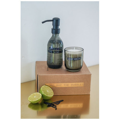 Набор Wellmark Discovery с дозатором мыла для рук объемом 200 мл и ароматизированной свечой 150 г с ароматом темного янтаря