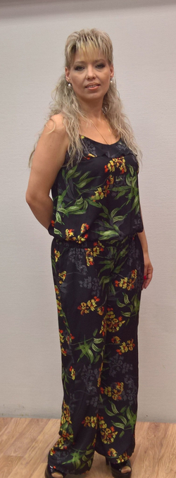 Летний комбинезон на тонких бретельках