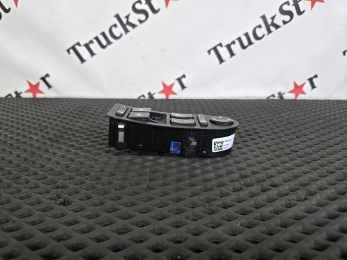 Блок управления стеклоподъемниками левый 2023г.