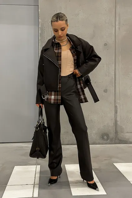 Брюки из экокожи прямые шоколадного цвета