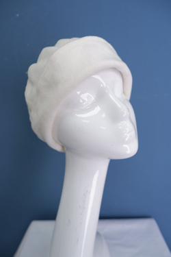 Шапка светлая