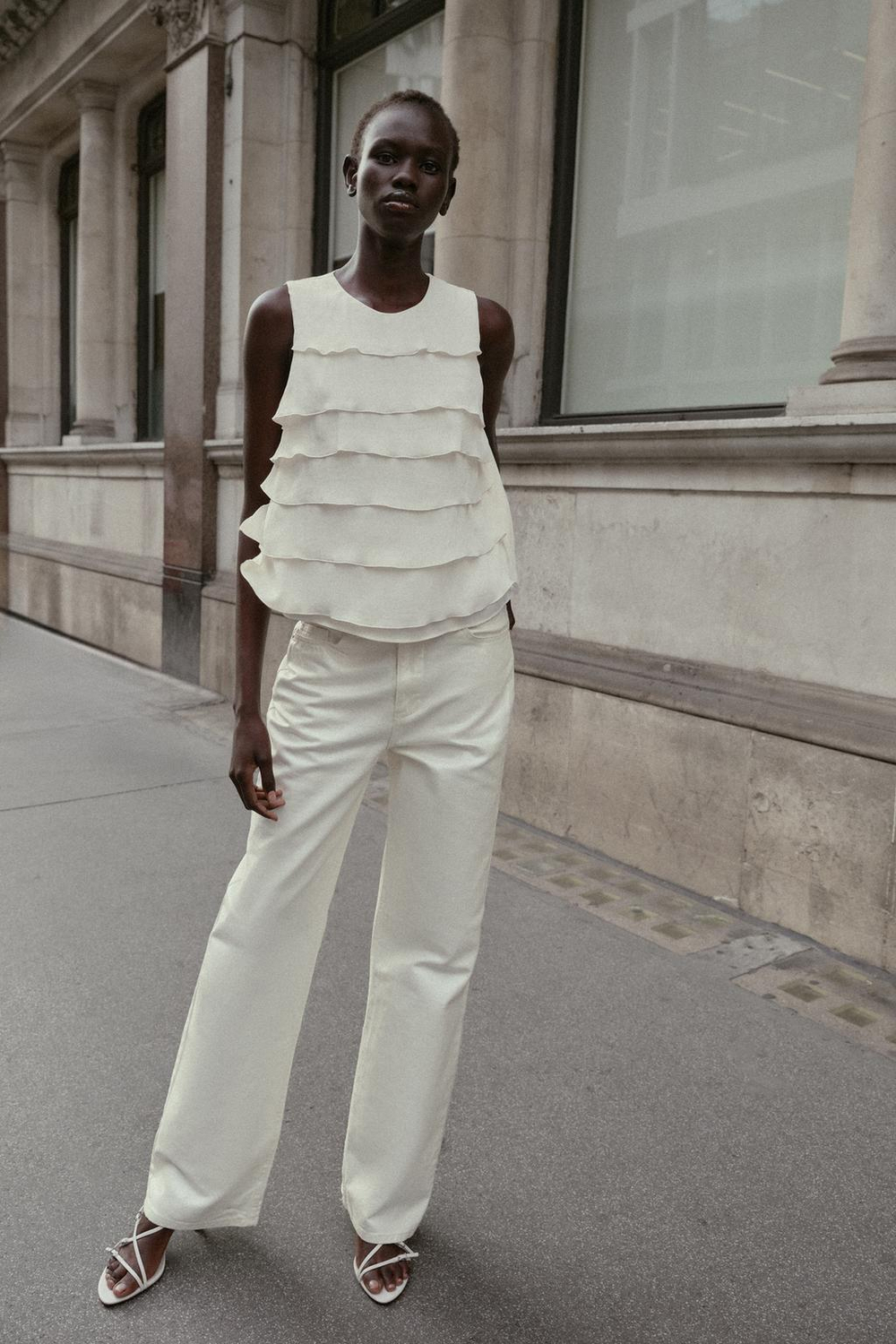 ZARA АТЛАСНЫЙ ТОП С ВОЛАНАМИ, ЭКРЮ